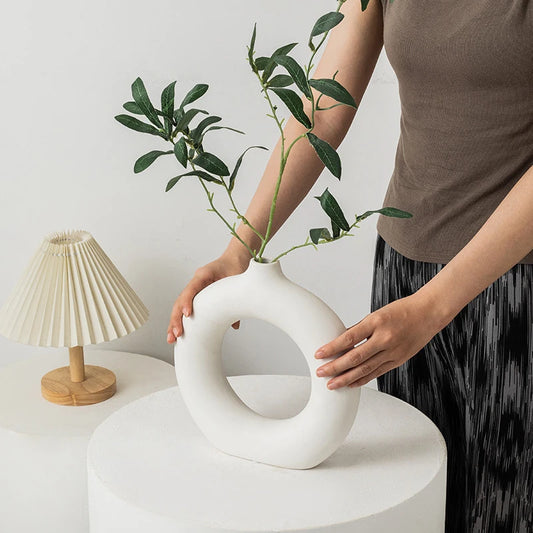 Nordische weiße Blumenvase entworfen Kunststoff Pflanzentopf Blumenknospenflasche Blumenanordnung Anzeigeflasche Wohnzimmer Dekor
